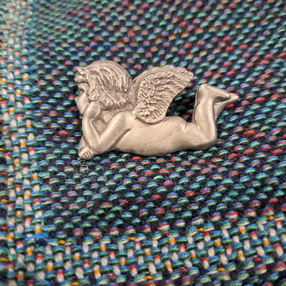 🌈VINTAGE CHERUB PIN